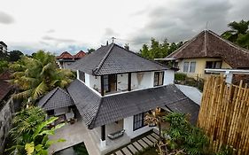 Putri Salju Villa By Evdekimi Ubud